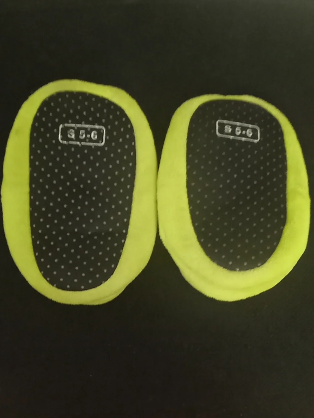 Kids' Grinch Holiday Slippers - Bright Lime Green